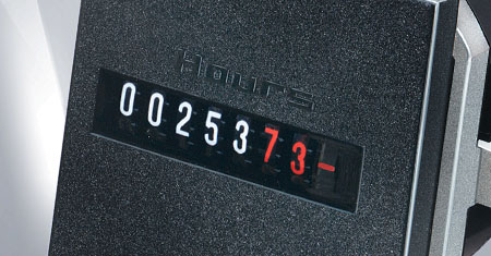 DIN尺寸，用于前面板安装的计数器